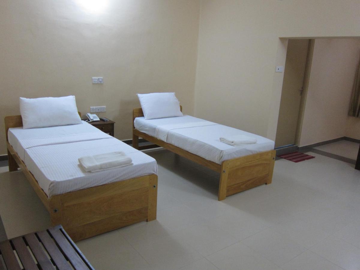 Hotel Oviya Vavuniya Eksteriør bilde