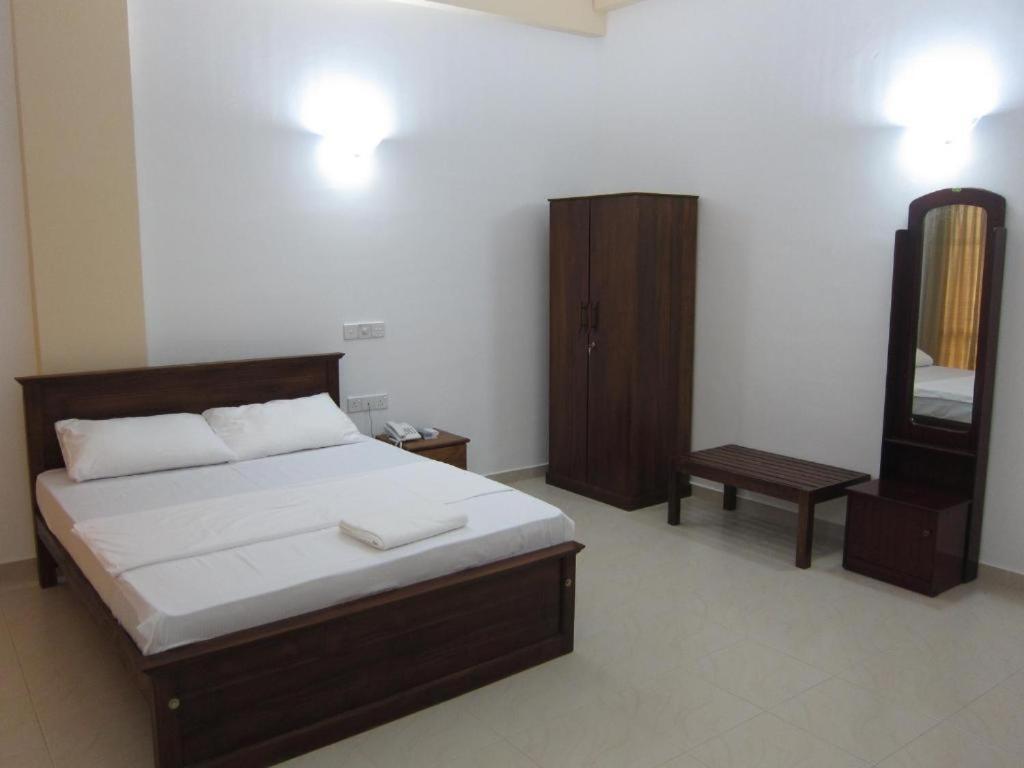 Hotel Oviya Vavuniya Eksteriør bilde