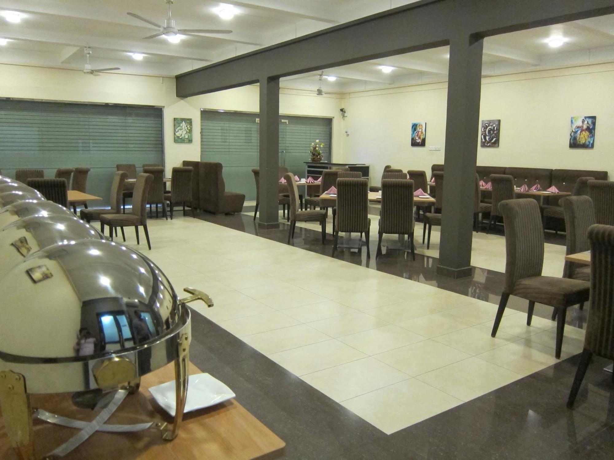 Hotel Oviya Vavuniya Eksteriør bilde