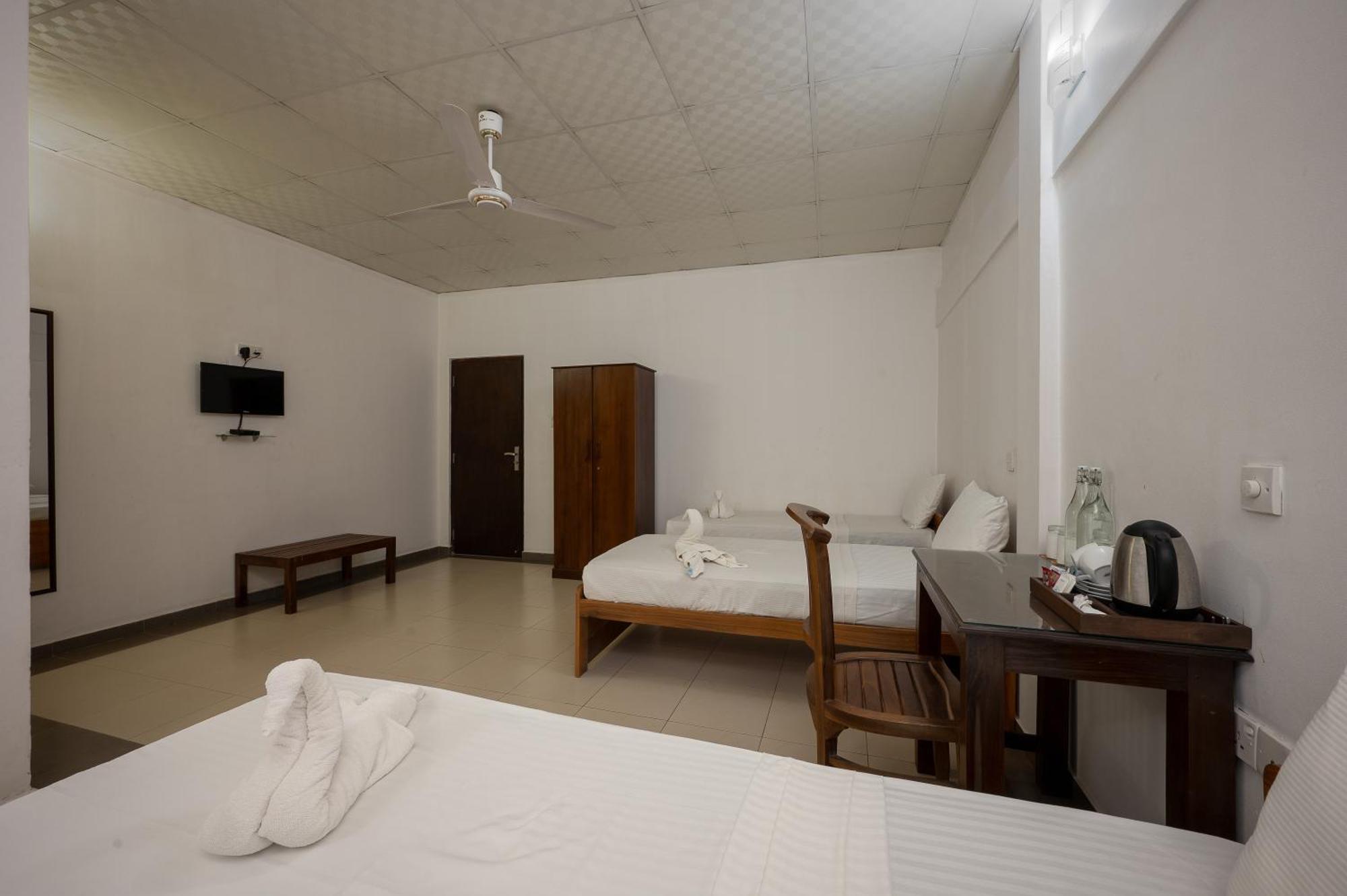 Hotel Oviya Vavuniya Eksteriør bilde
