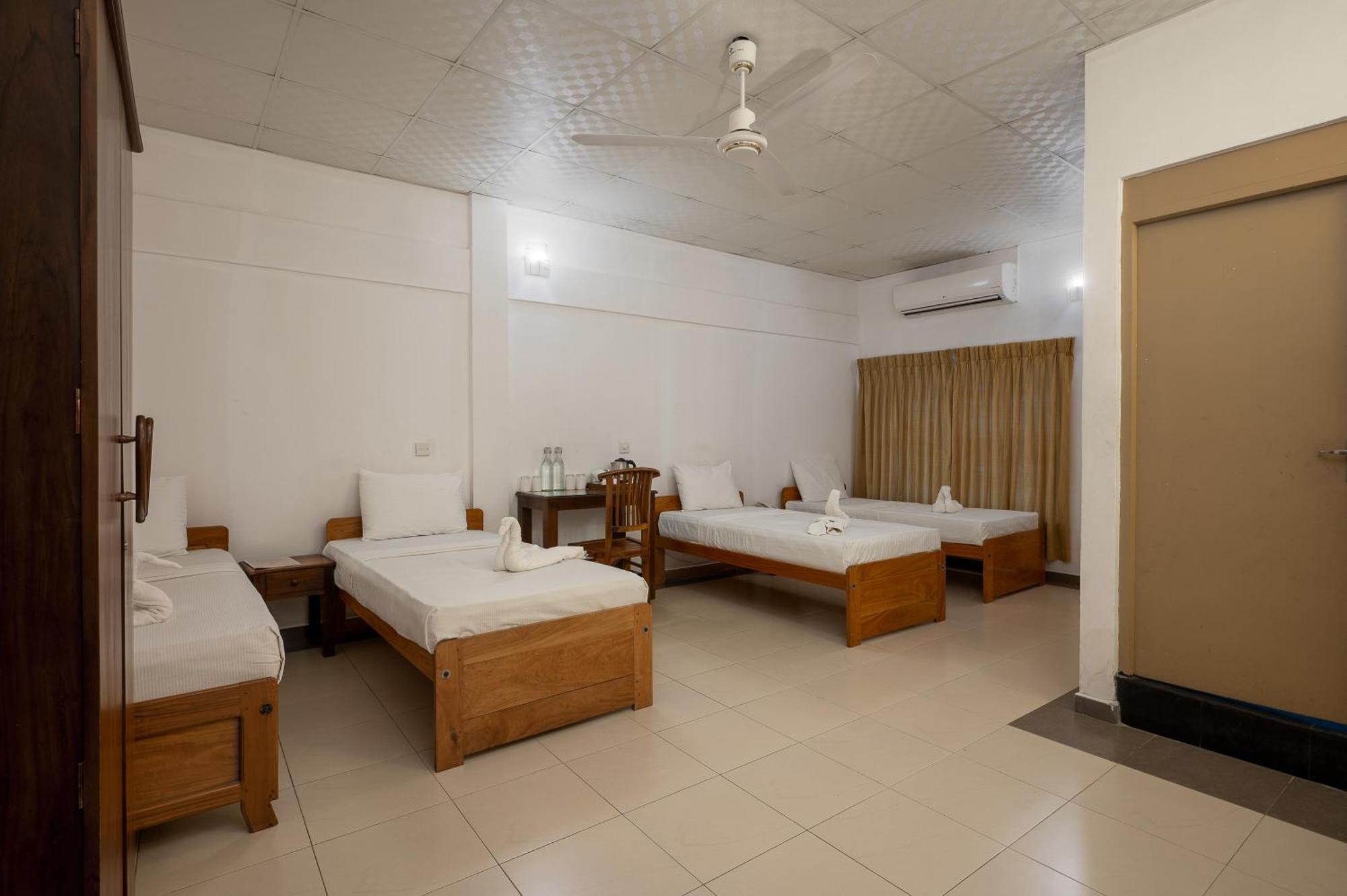 Hotel Oviya Vavuniya Eksteriør bilde