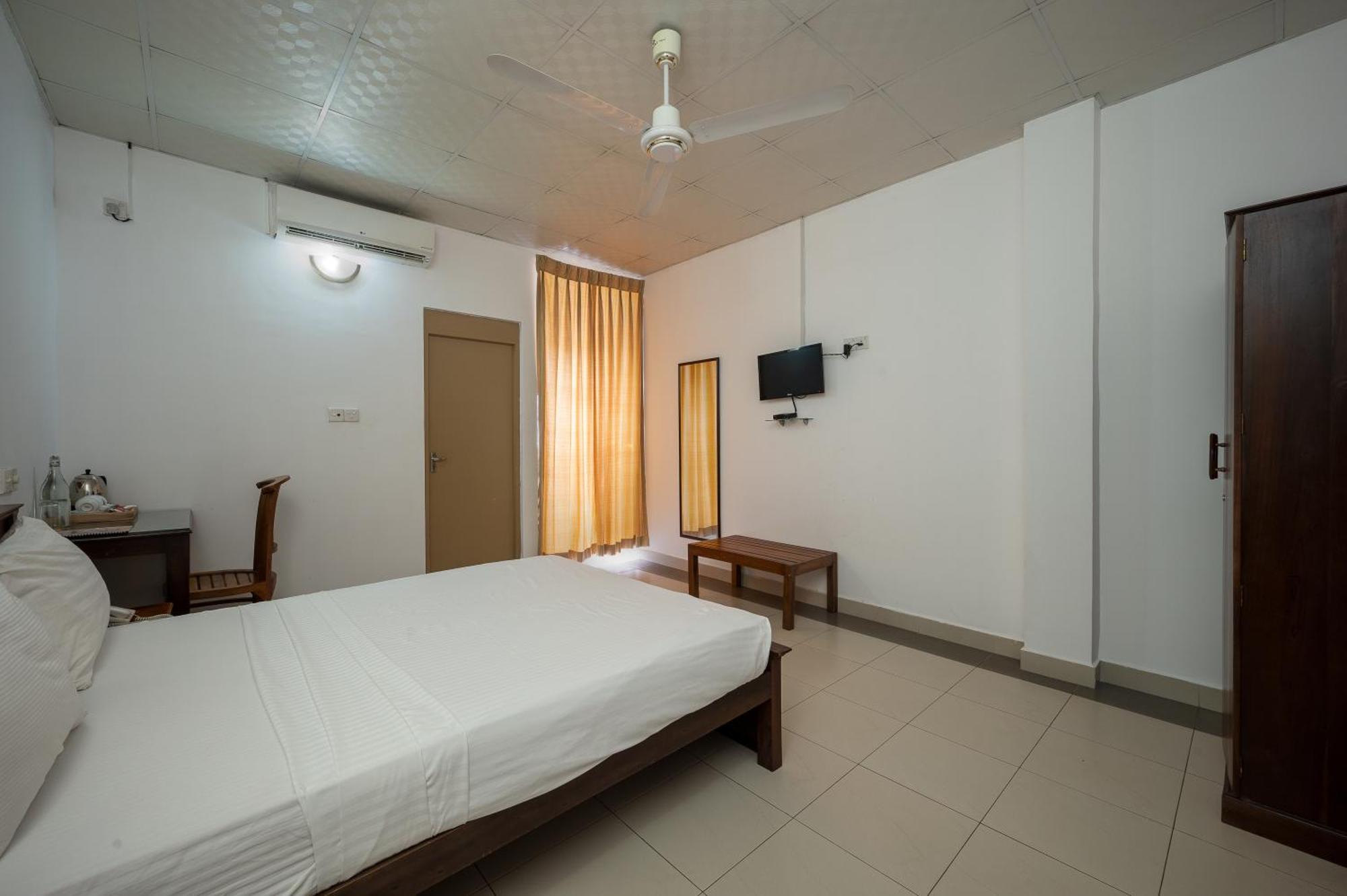 Hotel Oviya Vavuniya Eksteriør bilde