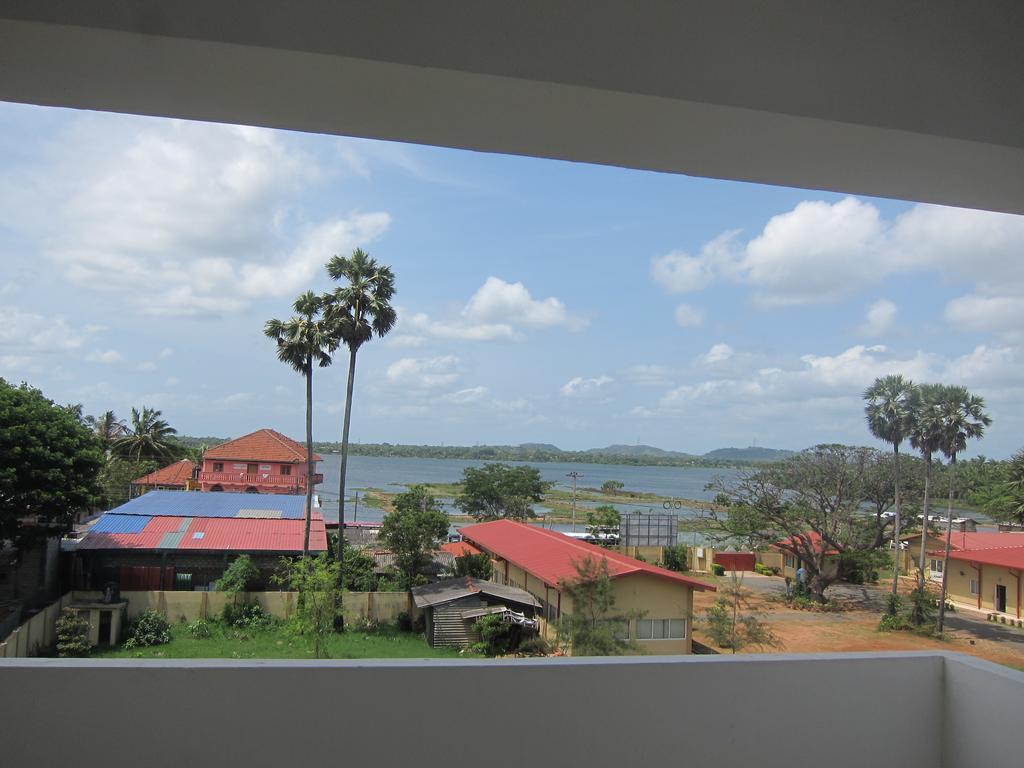 Hotel Oviya Vavuniya Eksteriør bilde