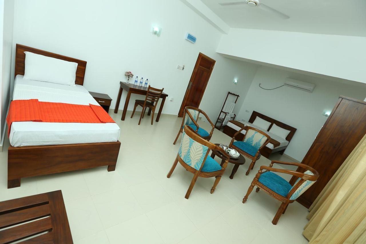 Hotel Oviya Vavuniya Eksteriør bilde